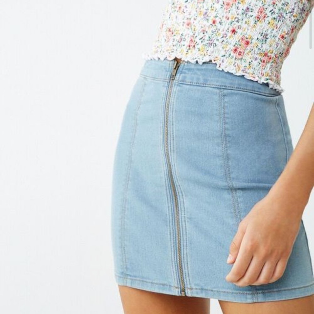 Front zip light wash Jean skirt